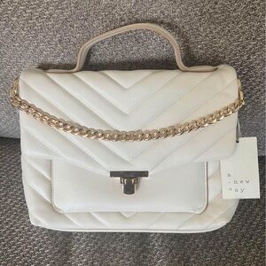 BRAND NEW with tags A New Day hand bag off white VT9271A